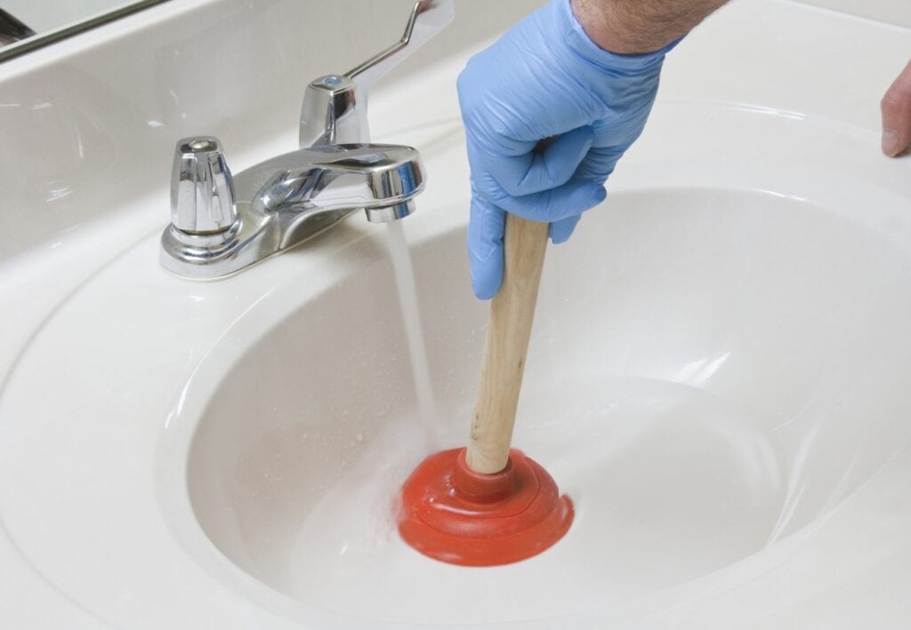 Unclogging a kitchen sink drain…without gloves. #plumbing #plumber