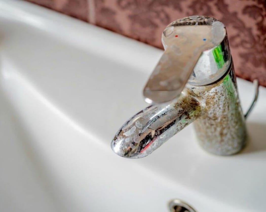 How to Remove Hard Water Stains from Your Plumbing Fixtures: A